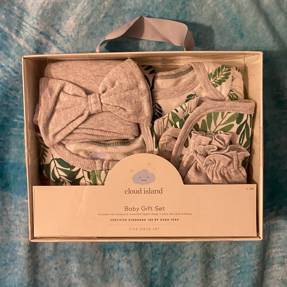 Cloud island newborn gift set